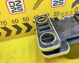 Бардачок между сиденьями Toyota