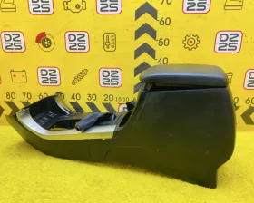 Бардачок между сиденьями Toyota