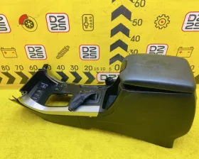 Бардачок между сиденьями Toyota