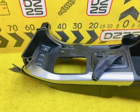 Бардачок между сиденьями Toyota