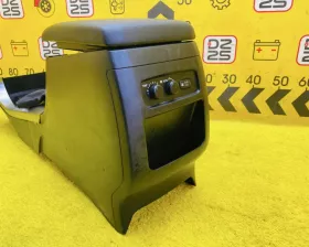 Бардачок между сиденьями Toyota