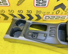 Бардачок между сиденьями Toyota