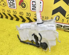 Бачок стеклоомывателя Toyota