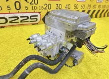 Главный тормозной цилиндр TOYOTA ESQUIRE 2015 4705028010 ZWR80G 2ZRFXE, передний