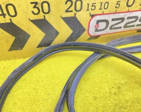 Уплотнительная резинка багажника Toyota