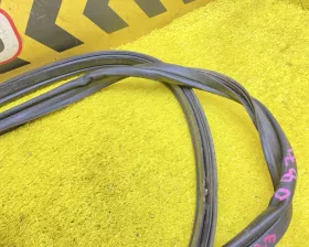 Уплотнительная резинка багажника Toyota