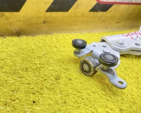 Ролик раздвижной двери Toyota