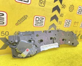 Доводчик двери Toyota