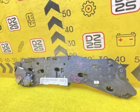 Доводчик двери Toyota