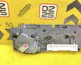 Доводчик двери Toyota