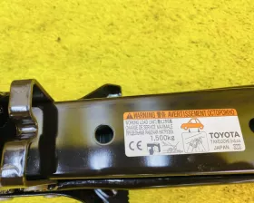 Поддомкратник/ домкрат Toyota