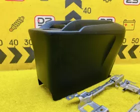 Бардачок между сиденьями Toyota