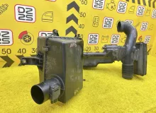 Корпус воздушного фильтра TOYOTA LAND CRUISER 1999 1770050170 UZJ100W 2UZFE, передний