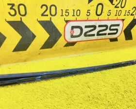 Молдинг лобового стекла Toyota