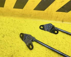Амортизатор задней двери Toyota