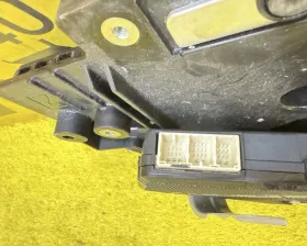 Доводчик двери Toyota