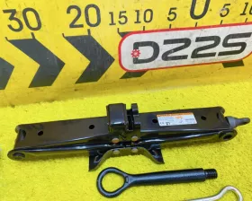 Поддомкратник/ домкрат Toyota