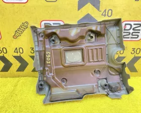 Пластиковая крышка на двс TOYOTA