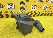 Корпус воздушного фильтра TOYOTA ESQUIRE 2015 1775037080 ZWR80G 2ZRFXE, передний