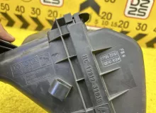Корпус воздушного фильтра TOYOTA ESQUIRE 2015 1770037292 ZWR80G 2ZRFXE, передний