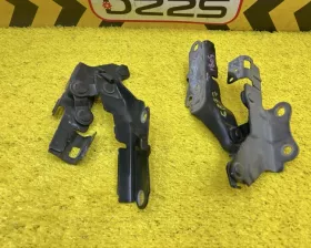 Петля капота Toyota