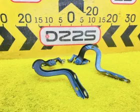 Петля капота Toyota