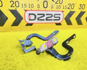Петля капота Toyota