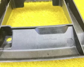 Крепление решетки радиатора Honda