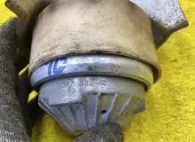 Подушка двигателя Mercedes-Benz S-CLASS 2005 A2202403317 WDD221 M273E55|273961|273.961, передняя правая