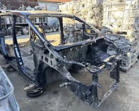 Обшивка потолка Toyota