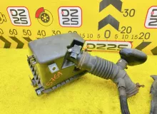 Корпус воздушного фильтра TOYOTA WISH 2012 1770037211 ZGE25W 2ZRFAE, передний