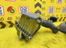Корпус воздушного фильтра TOYOTA WISH 2012 1770037211 ZGE25W 2ZRFAE, передний