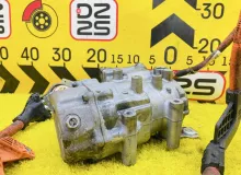 Компрессор кондиционера TOYOTA ESQUIRE 2015 8837028030 ZWR80G 2ZRFXE, передний