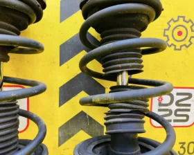 СТОЙКА ПАРА ЛЕВАЯ И ПРАВАЯ TOYOTA