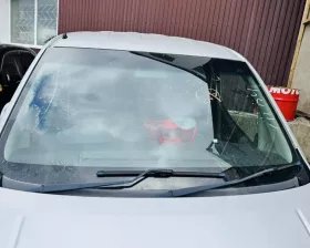 Лобовое стекло NISSAN