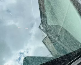 Лобовое стекло NISSAN