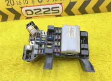 Блок предохранителей MITSUBISHI PAJERO 2005 MR583211 V73W 6G72, передний