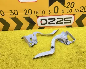 Петля капота Toyota