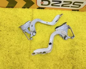 Петля капота Toyota