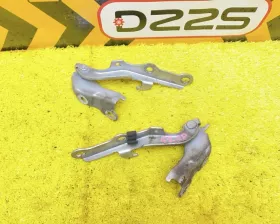 Петля капота Toyota