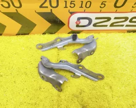 Петля капота Toyota
