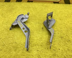 Петля капота Toyota