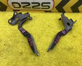 Петля капота Toyota