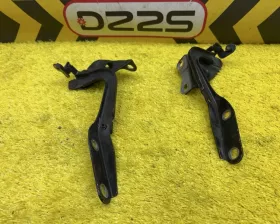 Петля капота Toyota