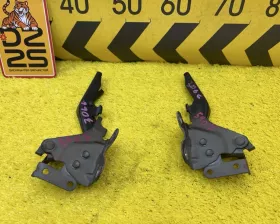 Петля капота Toyota