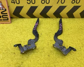 Петля капота Toyota