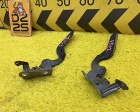 Петля капота Toyota