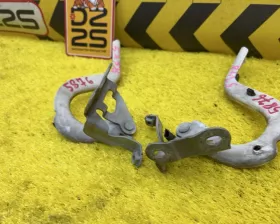 Петля капота TOYOTA