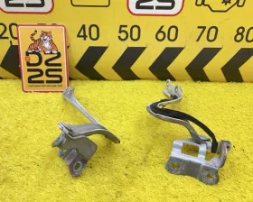 Петля капота TOYOTA