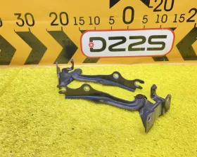 Петля капота Mazda